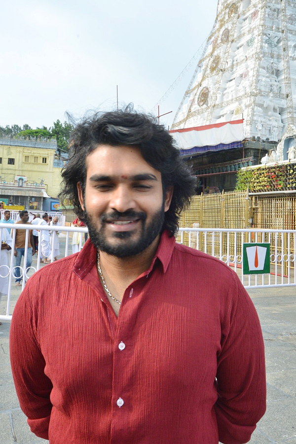 Tollywood Actor Kiran Abbavaram Visited Tirumala Temple PHotos - Sakshi4