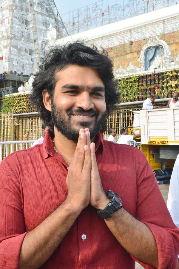 Tollywood Actor Kiran Abbavaram Visited Tirumala Temple PHotos - Sakshi5