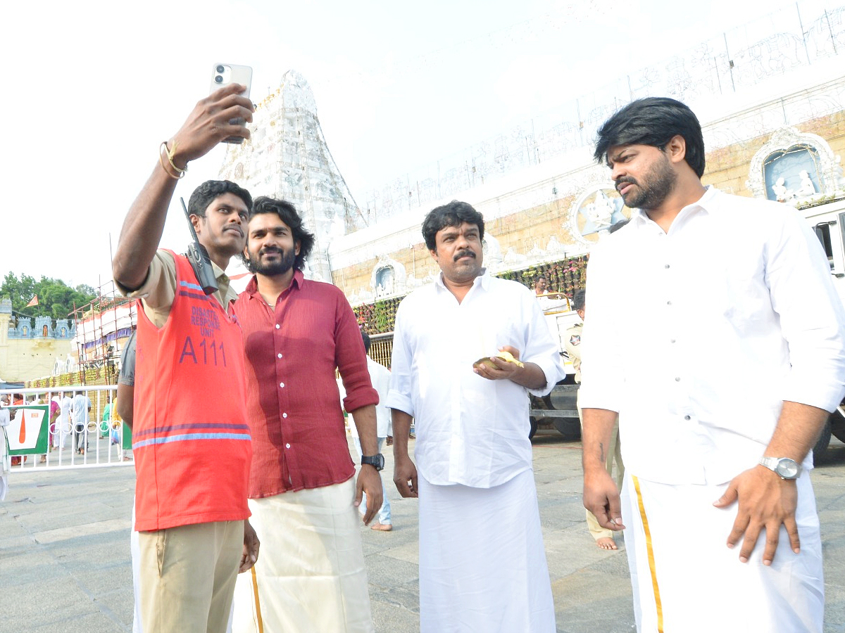 Tollywood Actor Kiran Abbavaram Visited Tirumala Temple PHotos - Sakshi7