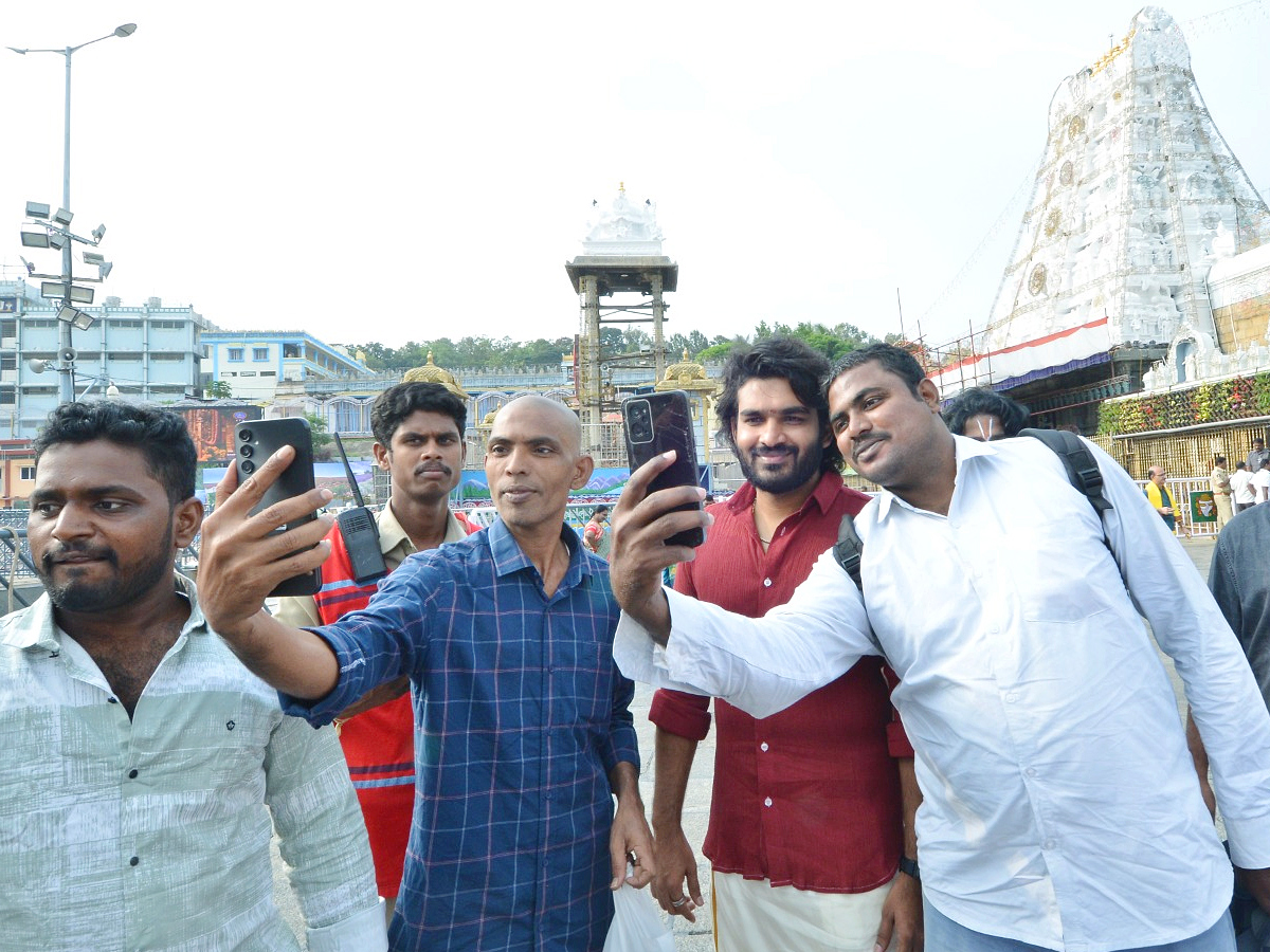 Tollywood Actor Kiran Abbavaram Visited Tirumala Temple PHotos - Sakshi9