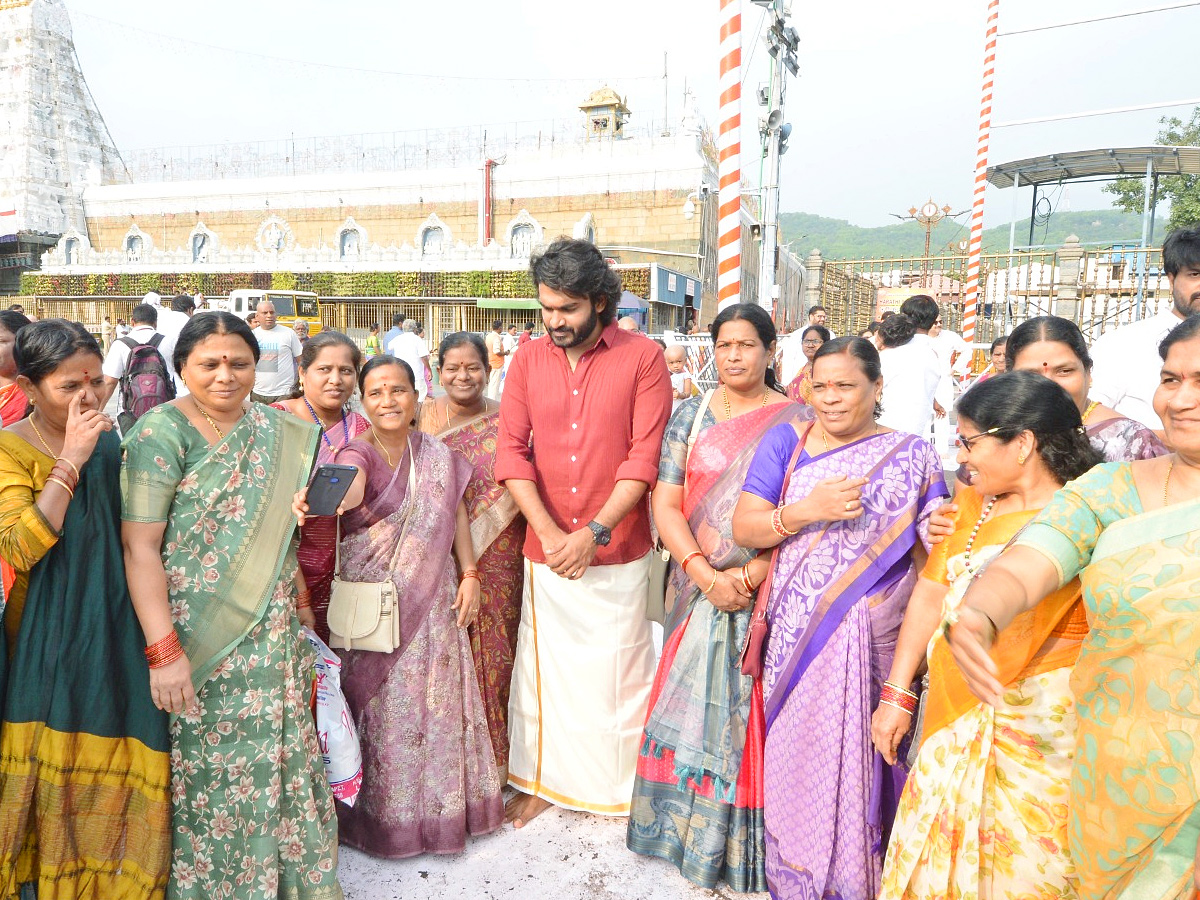 Tollywood Actor Kiran Abbavaram Visited Tirumala Temple PHotos - Sakshi10