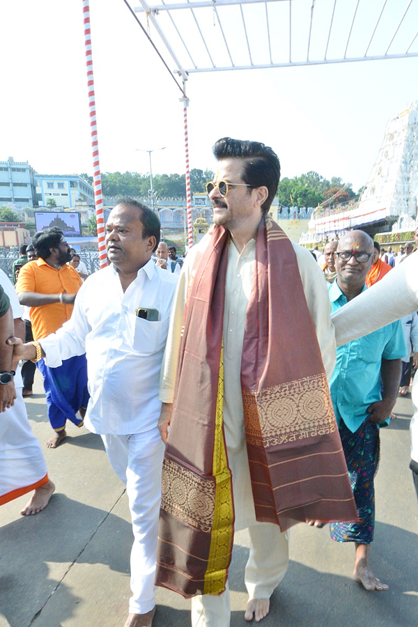 Actor Anil Kapoor Visits Tirumala Tirupati Temple Photos - Sakshi11