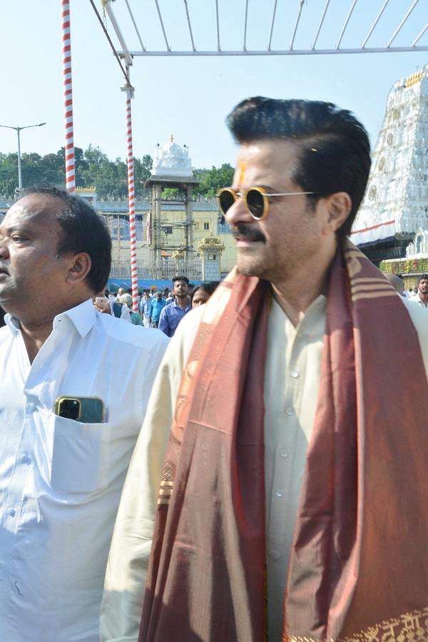 Actor Anil Kapoor Visits Tirumala Tirupati Temple Photos - Sakshi12