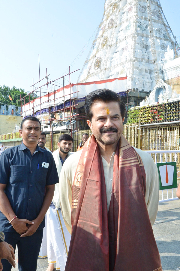 Actor Anil Kapoor Visits Tirumala Tirupati Temple Photos - Sakshi3