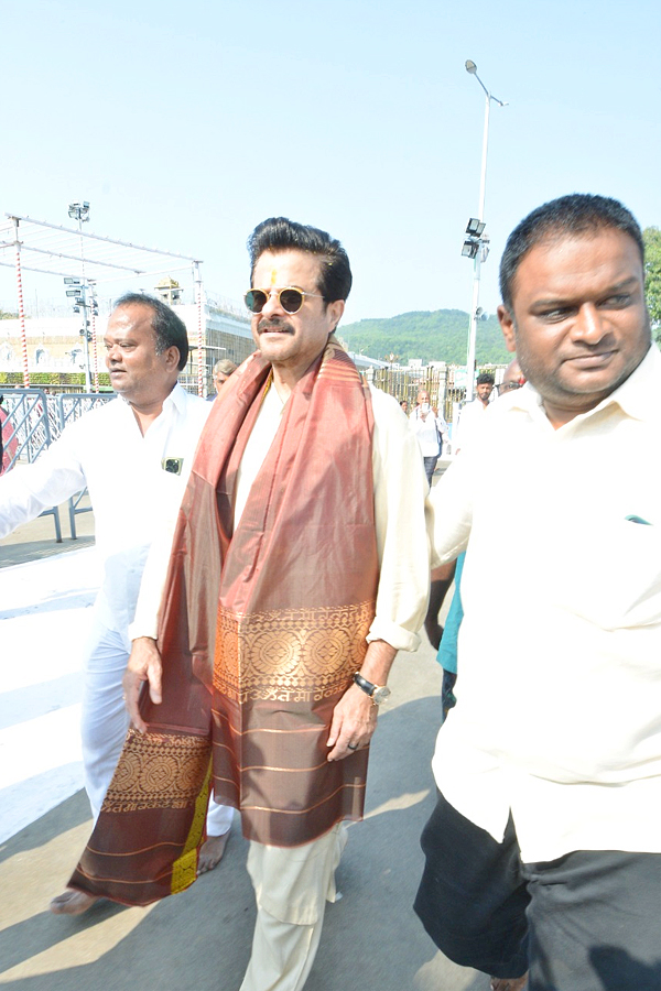 Actor Anil Kapoor Visits Tirumala Tirupati Temple Photos - Sakshi5