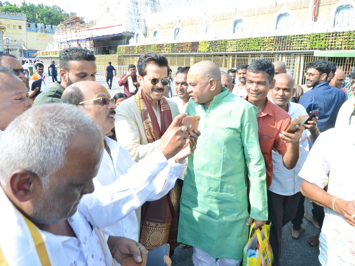 Actor Anil Kapoor Visits Tirumala Tirupati Temple Photos - Sakshi8