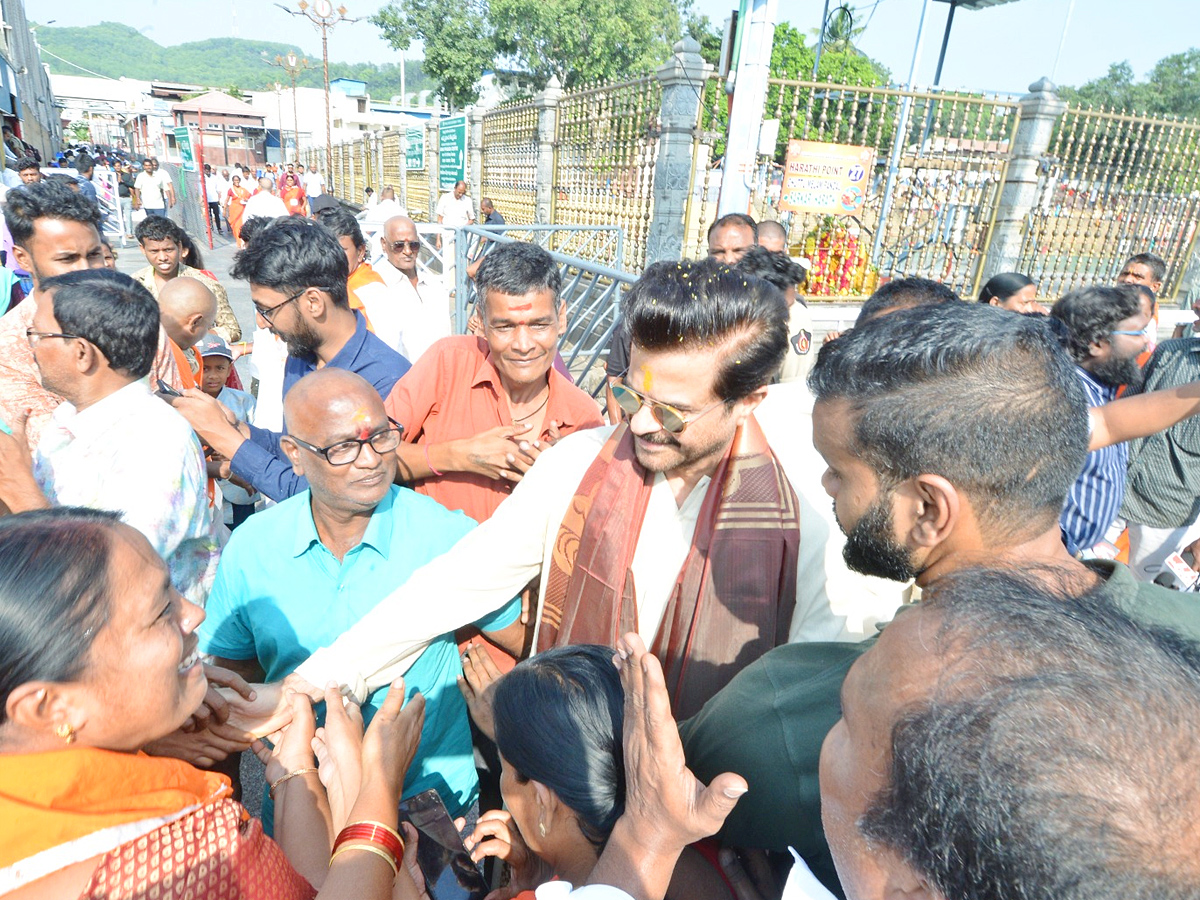 Actor Anil Kapoor Visits Tirumala Tirupati Temple Photos - Sakshi10