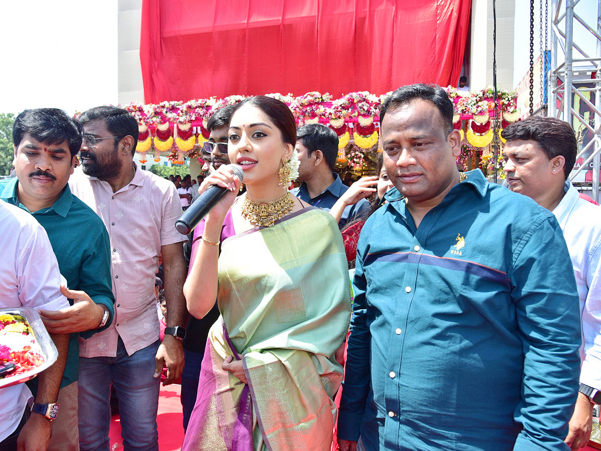 Anu Emmanuel Inagurated Chandana Brothers At Hyderabad Photos - Sakshi14