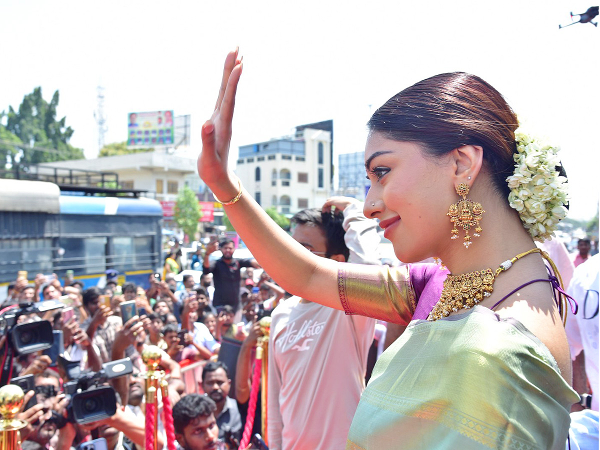 Anu Emmanuel Inagurated Chandana Brothers At Hyderabad Photos - Sakshi5