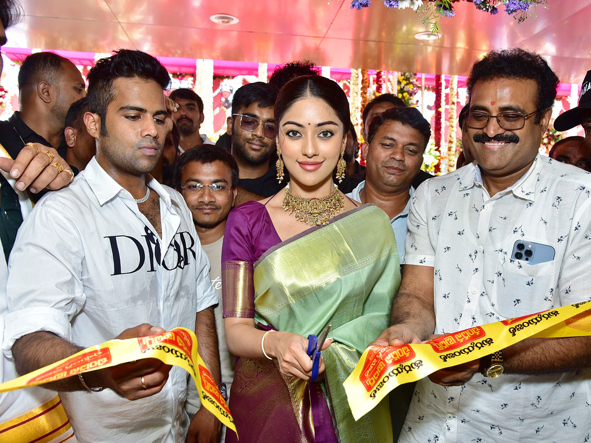 Anu Emmanuel Inagurated Chandana Brothers At Hyderabad Photos - Sakshi7