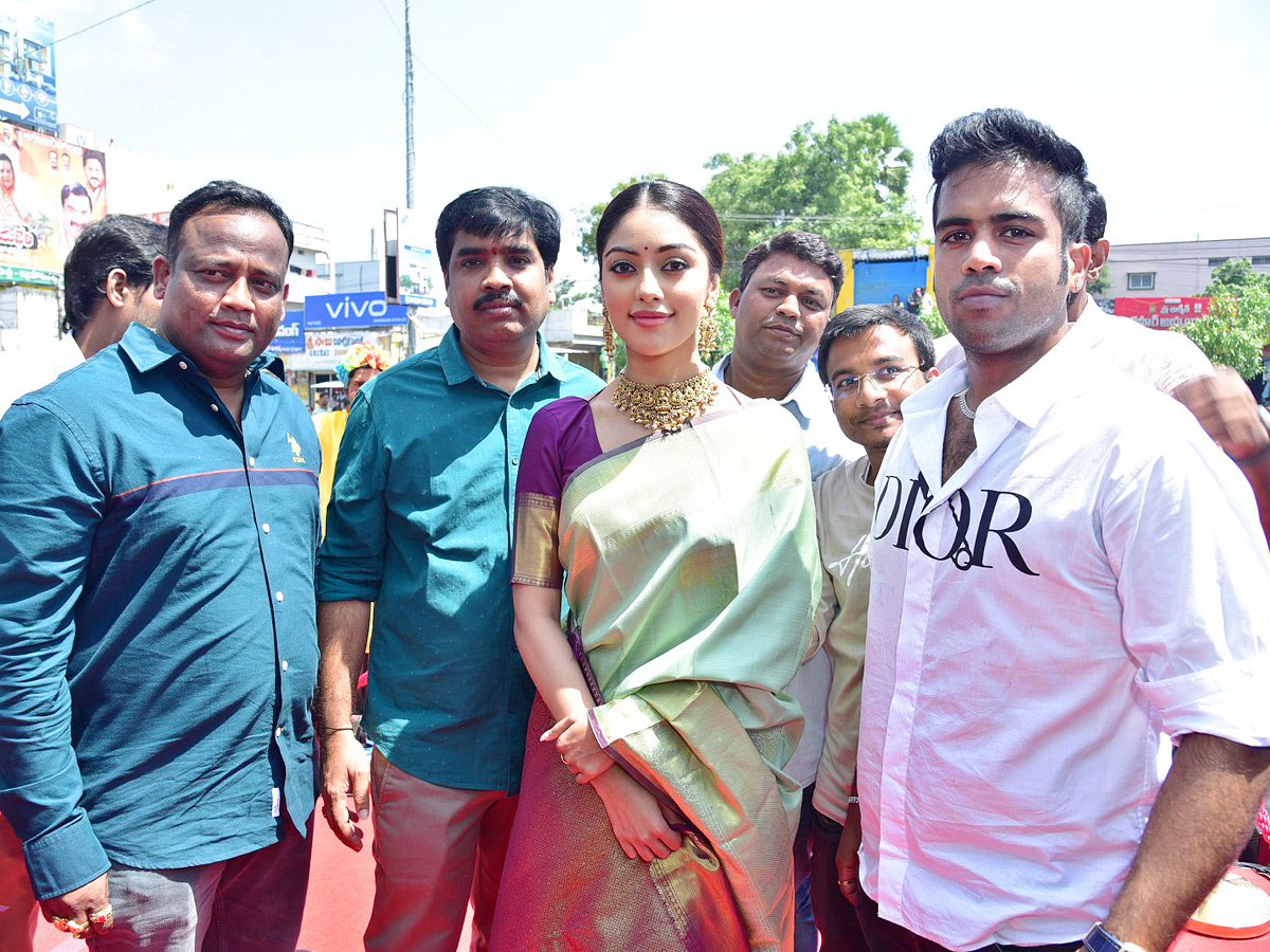 Anu Emmanuel Inagurated Chandana Brothers At Hyderabad Photos - Sakshi10