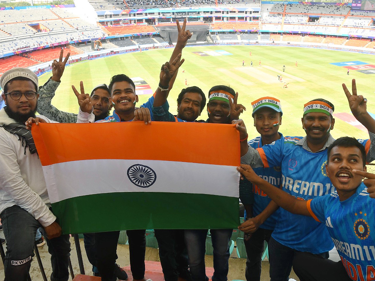 Cricket Fans at Uppal Stadium Photos - Sakshi1