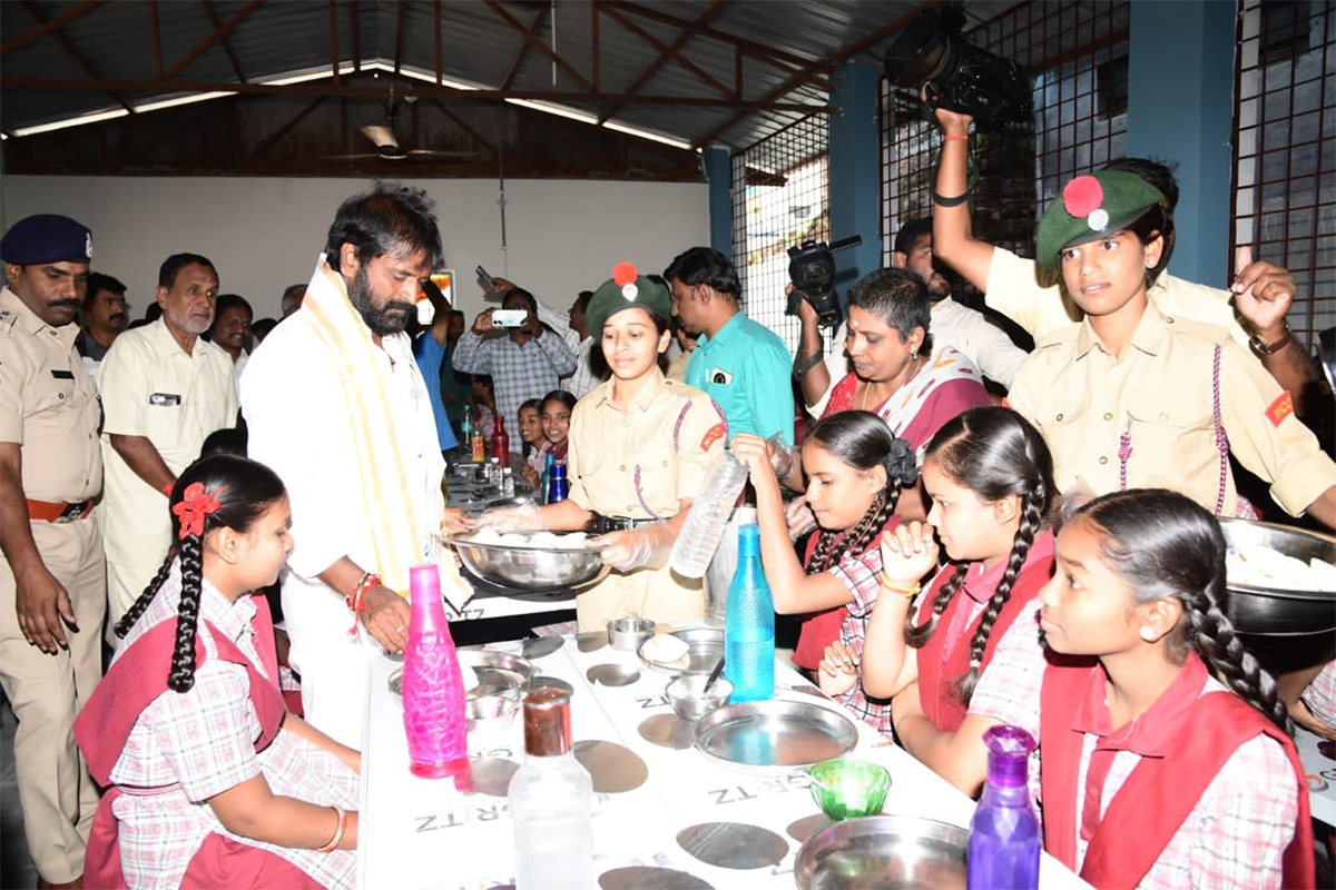 Ministers Harish Rao KTR At Telangana CM Breakfast Scheme Launched Photos - Sakshi12