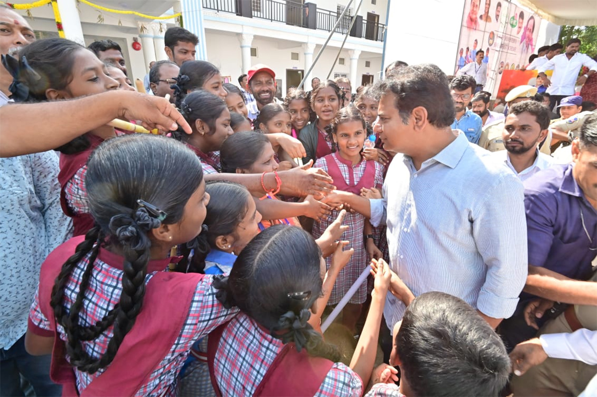 Ministers Harish Rao KTR At Telangana CM Breakfast Scheme Launched Photos - Sakshi13