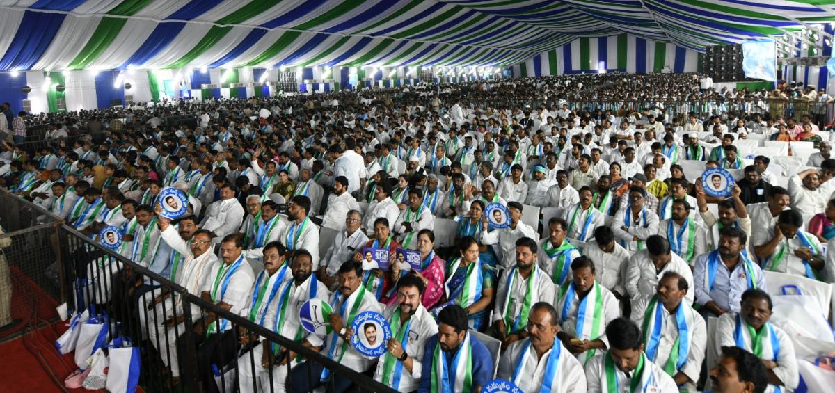 CM YS Jagan At YSRCP Meeting Vijayawada - Sakshi4