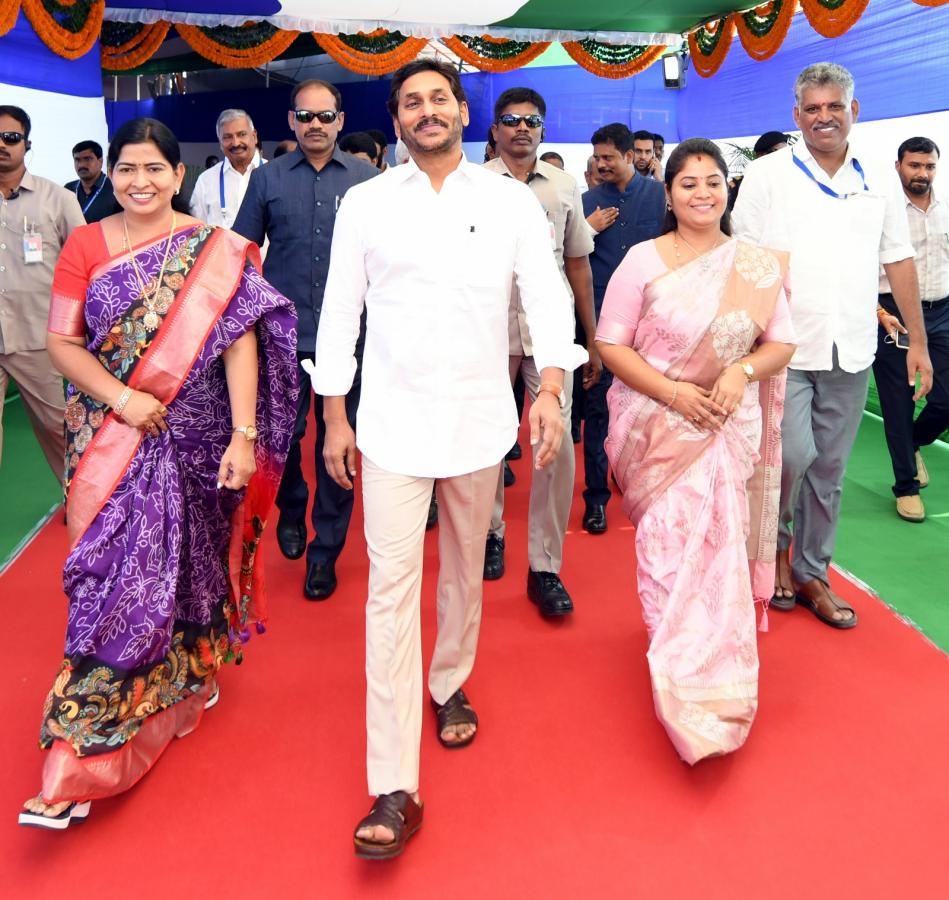 CM YS Jagan At YSRCP Meeting Vijayawada - Sakshi8