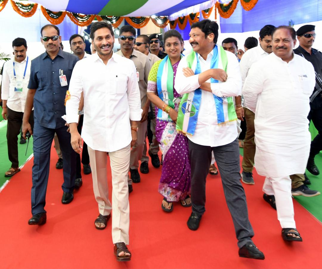 CM YS Jagan At YSRCP Meeting Vijayawada - Sakshi28