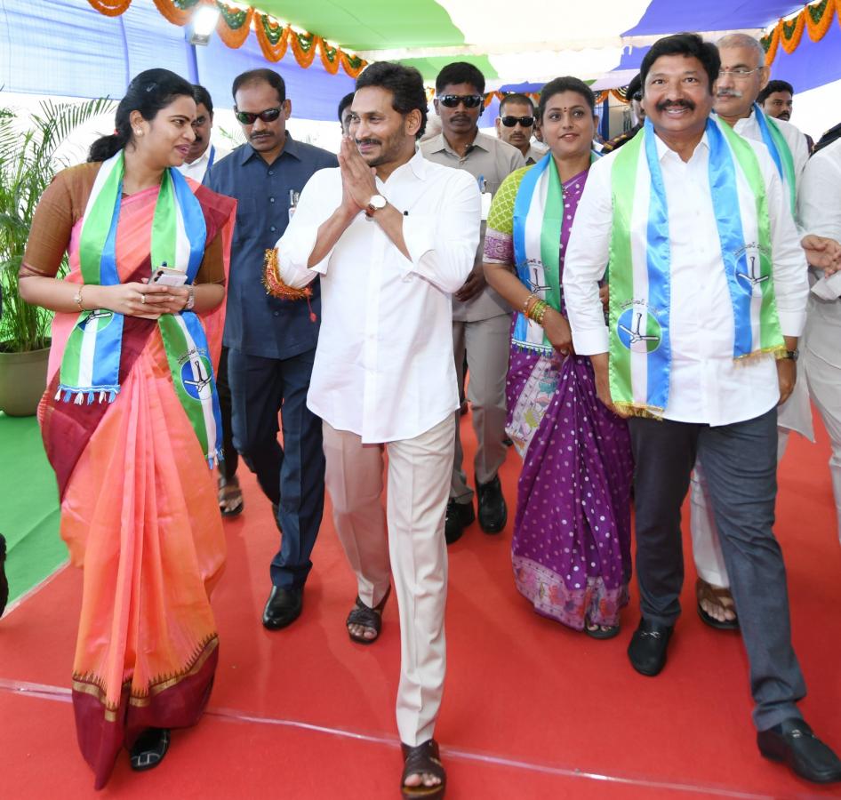 CM YS Jagan At YSRCP Meeting Vijayawada - Sakshi30