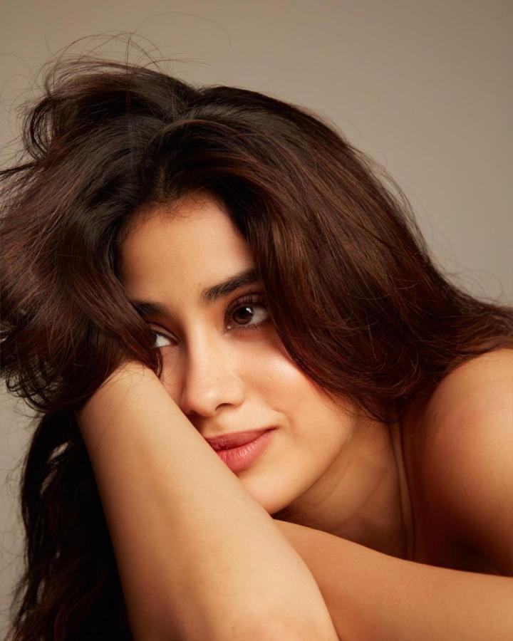 Devara Movie Actress Janhvi Kapoor HD Photo Gallery - Sakshi13