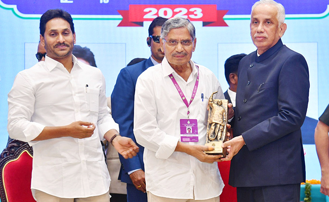 AP Governor Abdul Nazeer And YS Jagan presents YSR Achievement Awards-2023 Photos - Sakshi11