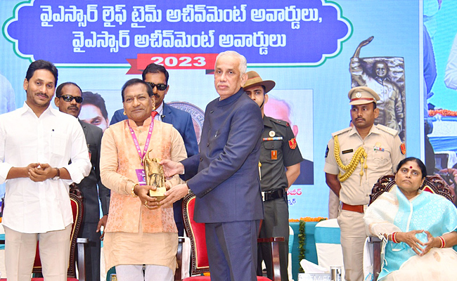 AP Governor Abdul Nazeer And YS Jagan presents YSR Achievement Awards-2023 Photos - Sakshi12