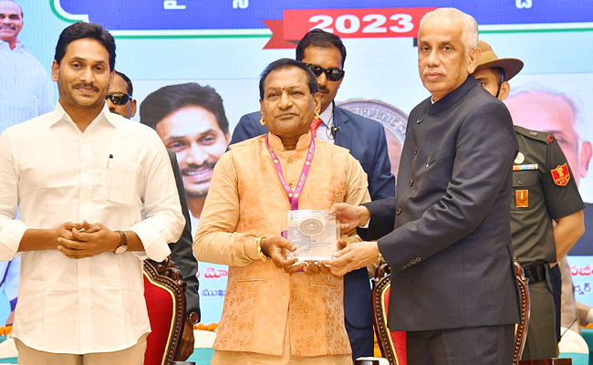 AP Governor Abdul Nazeer And YS Jagan presents YSR Achievement Awards-2023 Photos - Sakshi13