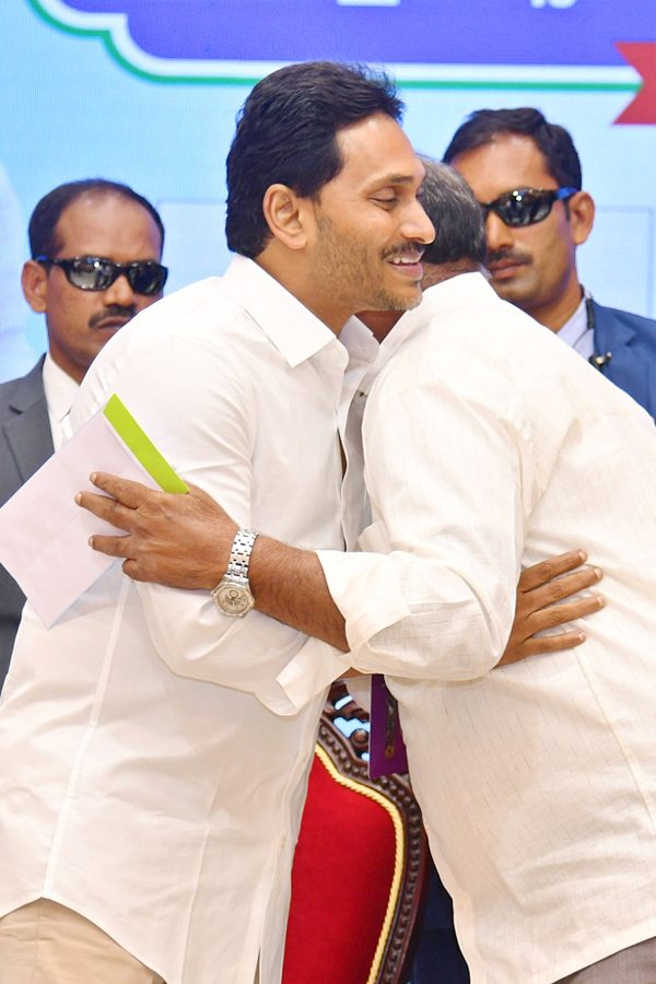 AP Governor Abdul Nazeer And YS Jagan presents YSR Achievement Awards-2023 Photos - Sakshi16