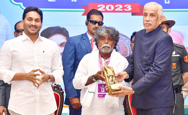 AP Governor Abdul Nazeer And YS Jagan presents YSR Achievement Awards-2023 Photos - Sakshi18