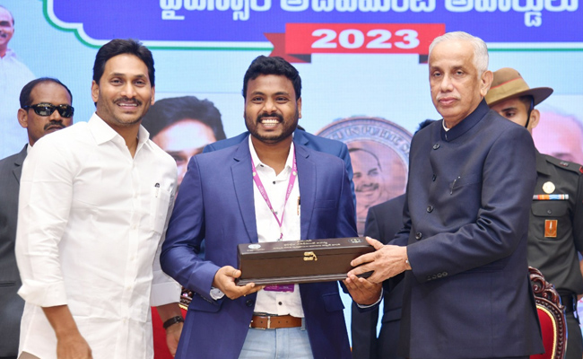 AP Governor Abdul Nazeer And YS Jagan presents YSR Achievement Awards-2023 Photos - Sakshi19