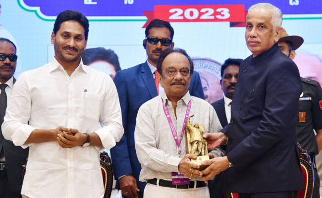 AP Governor Abdul Nazeer And YS Jagan presents YSR Achievement Awards-2023 Photos - Sakshi22