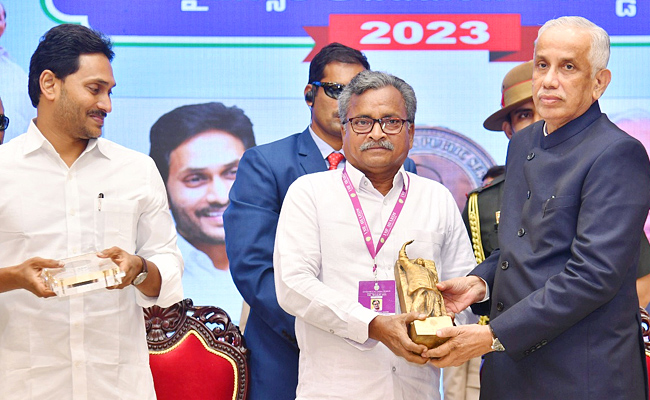 AP Governor Abdul Nazeer And YS Jagan presents YSR Achievement Awards-2023 Photos - Sakshi31