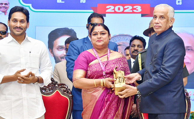 AP Governor Abdul Nazeer And YS Jagan presents YSR Achievement Awards-2023 Photos - Sakshi33