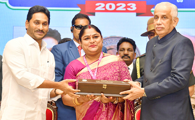 AP Governor Abdul Nazeer And YS Jagan presents YSR Achievement Awards-2023 Photos - Sakshi35