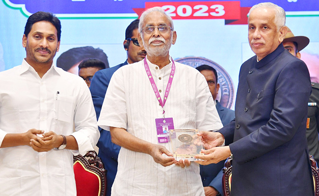 AP Governor Abdul Nazeer And YS Jagan presents YSR Achievement Awards-2023 Photos - Sakshi40