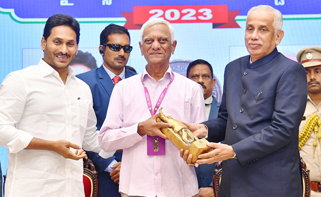 AP Governor Abdul Nazeer And YS Jagan presents YSR Achievement Awards-2023 Photos - Sakshi41