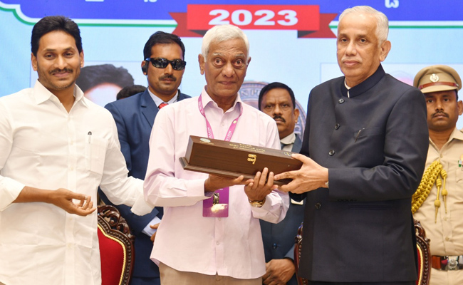 AP Governor Abdul Nazeer And YS Jagan presents YSR Achievement Awards-2023 Photos - Sakshi42