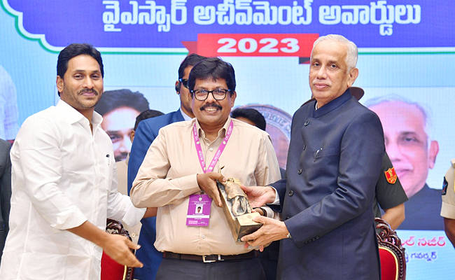 AP Governor Abdul Nazeer And YS Jagan presents YSR Achievement Awards-2023 Photos - Sakshi9