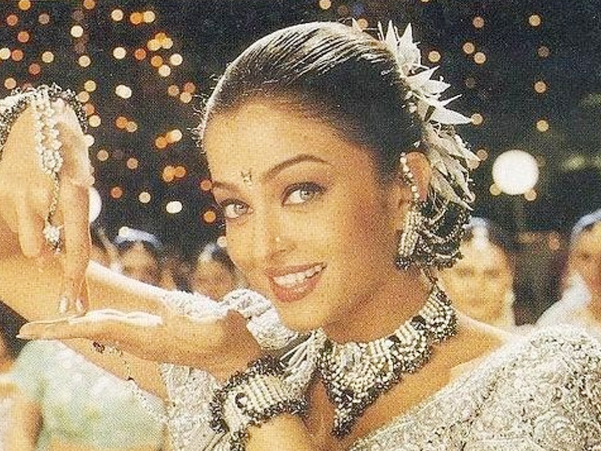 Bollywood Beauty Aishwarya Rai Birthday Rare Photos - Sakshi15