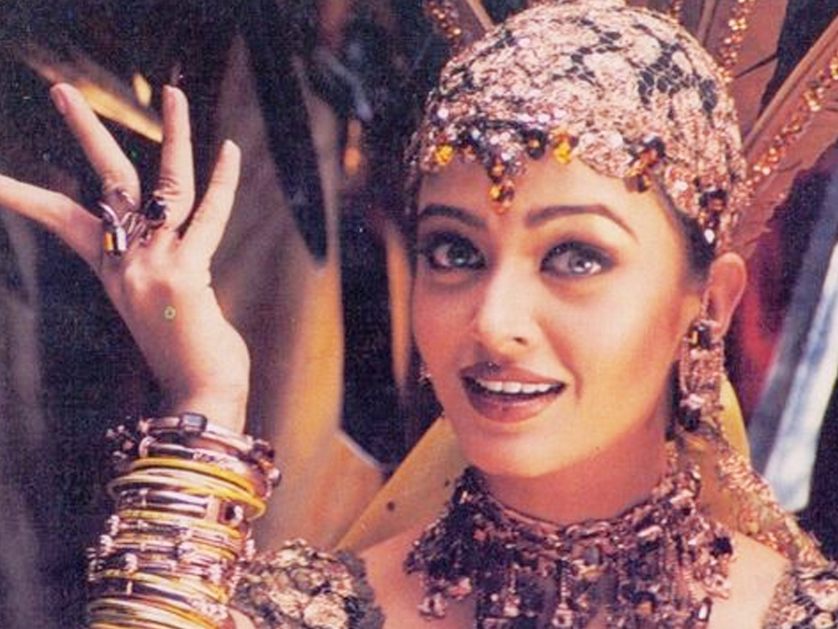 Bollywood Beauty Aishwarya Rai Birthday Rare Photos - Sakshi16