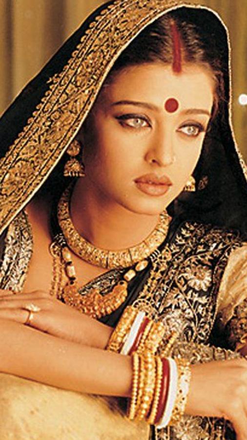 Bollywood Beauty Aishwarya Rai Birthday Rare Photos - Sakshi27