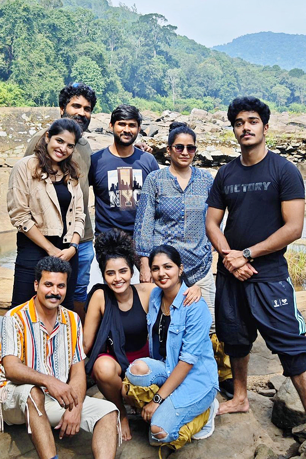 Anupama Parameswaran Fun Trip With Friends Photos - Sakshi2