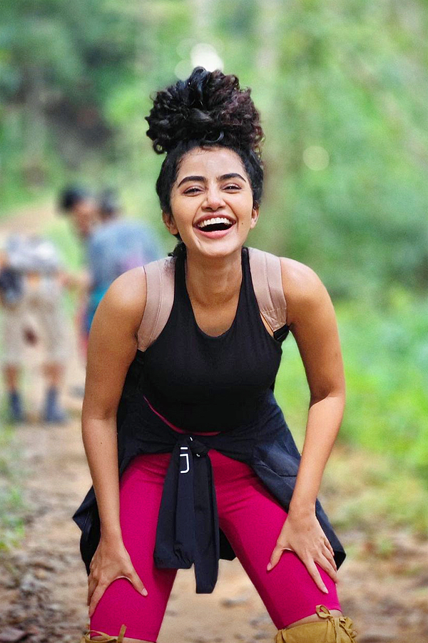 Anupama Parameswaran Fun Trip With Friends Photos - Sakshi11