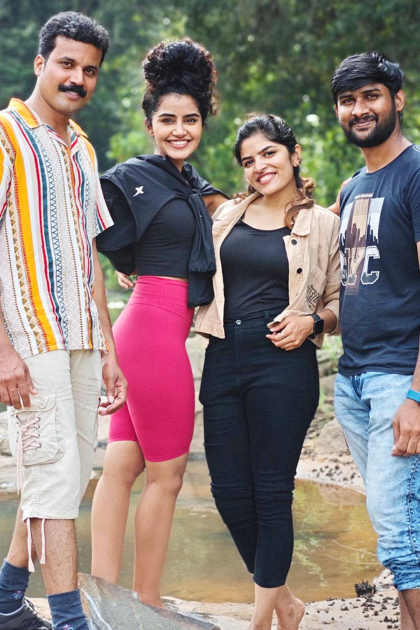 Anupama Parameswaran Fun Trip With Friends Photos - Sakshi3