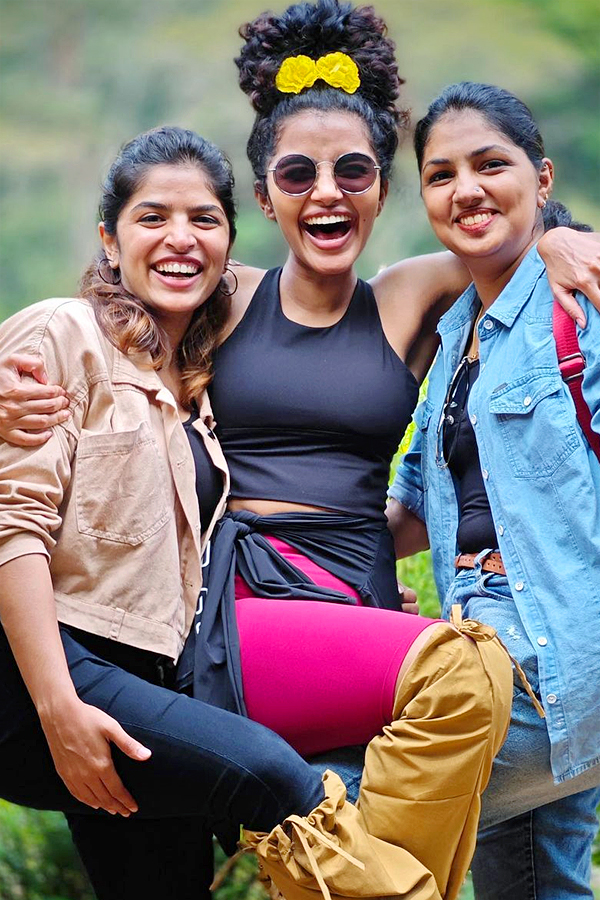 Anupama Parameswaran Fun Trip With Friends Photos - Sakshi8