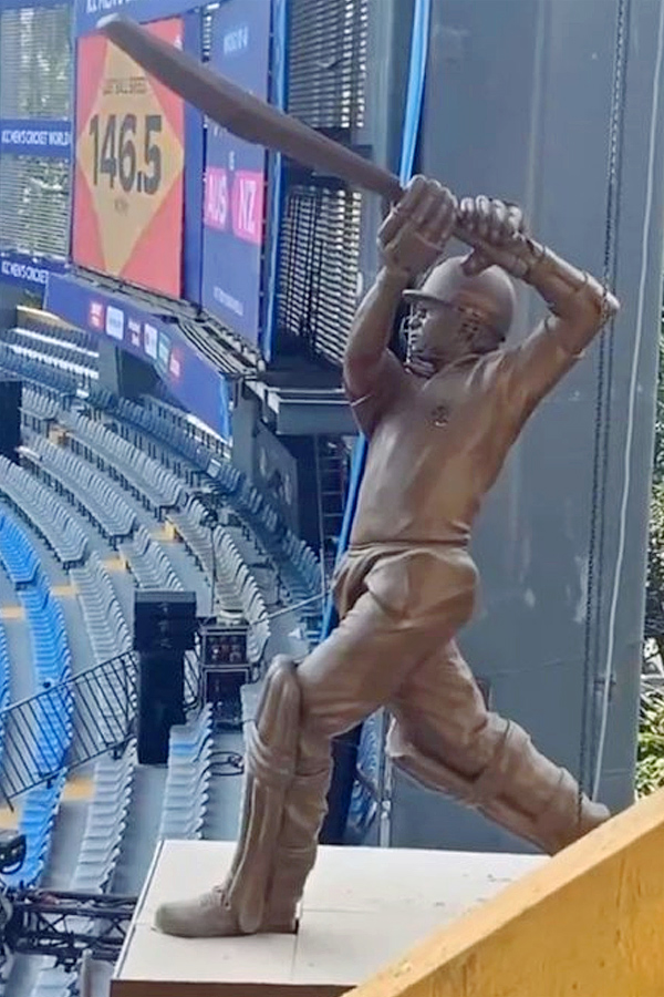 Sachin Tendulkars grand statue unveiled at Wankhede Stadium Photos - Sakshi7