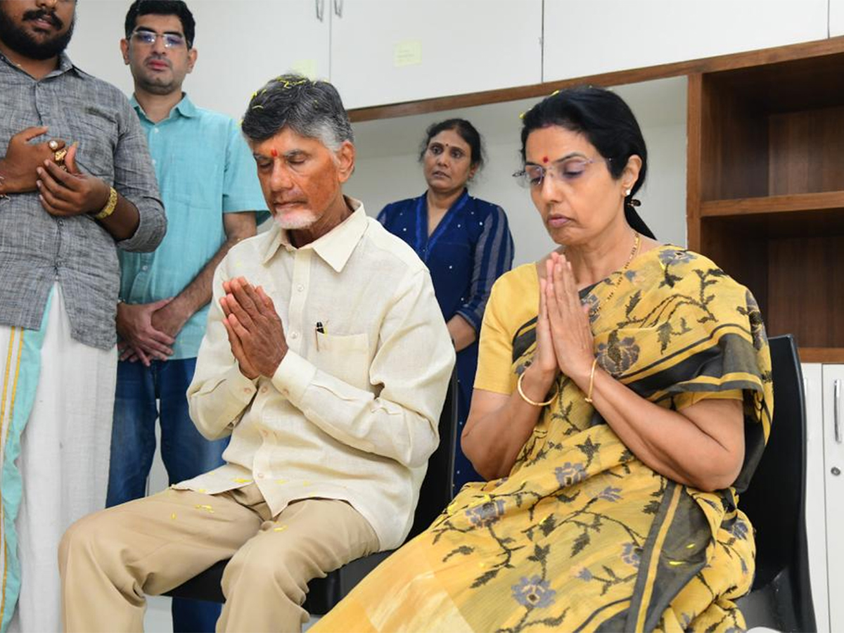 TDP Leaders Family Members Console CBN After Release Photos - Sakshi5