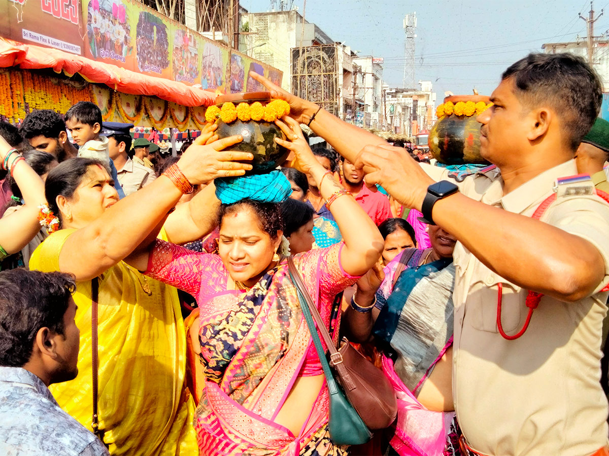 Vizianagaram Pydithalli Ammavari Sirimanotsavam 2023 Photos - Sakshi12