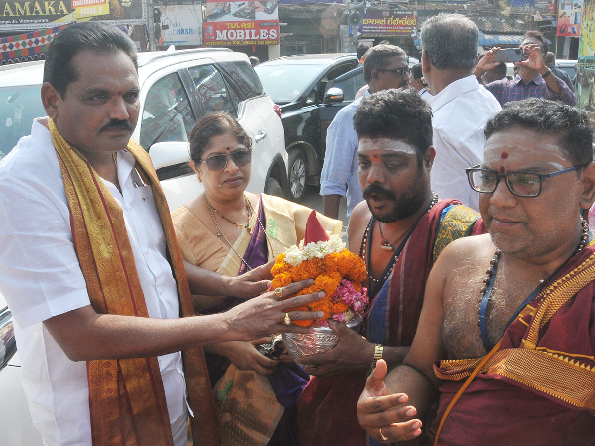 Vizianagaram Pydithalli Ammavari Sirimanotsavam 2023 Photos - Sakshi16