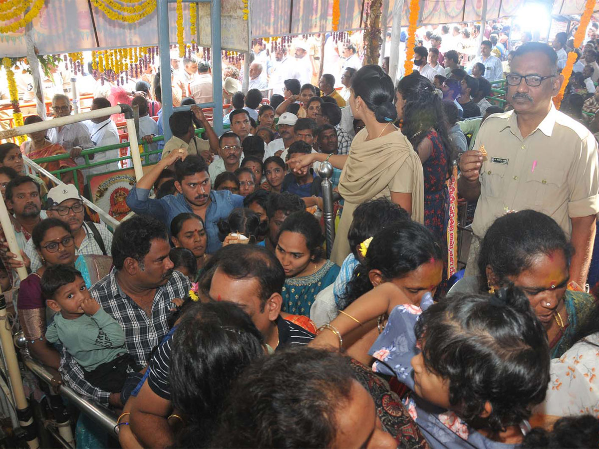 Vizianagaram Pydithalli Ammavari Sirimanotsavam 2023 Photos - Sakshi18