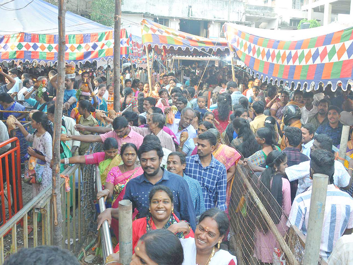 Vizianagaram Pydithalli Ammavari Sirimanotsavam 2023 Photos - Sakshi19